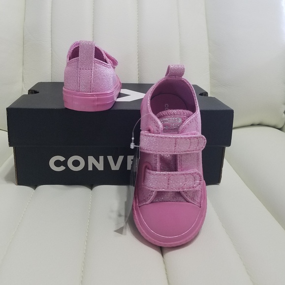 Converse - Picture 2 of 3